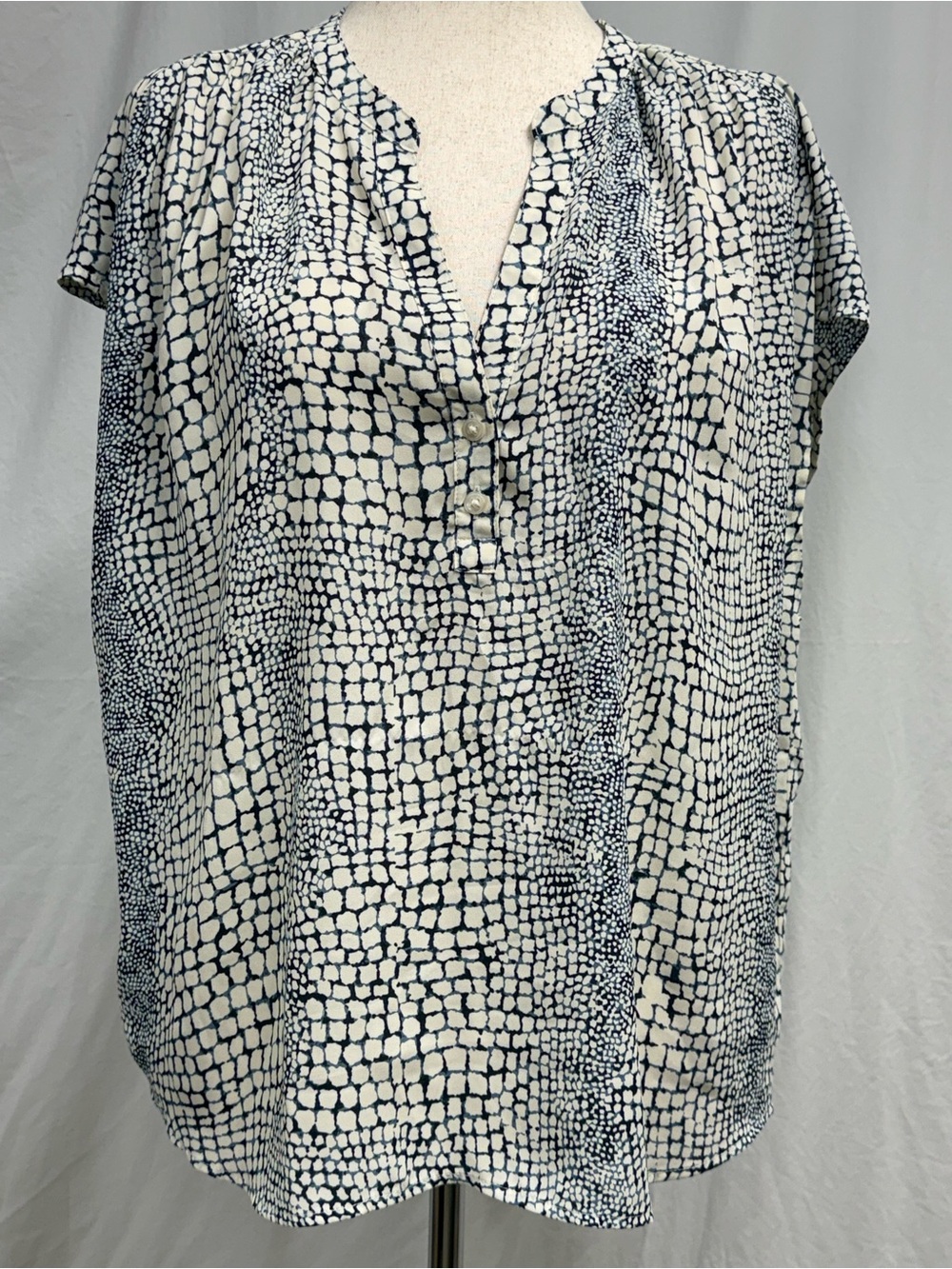 BR Factory Navy and White Snake Print Cap Sleeve Top